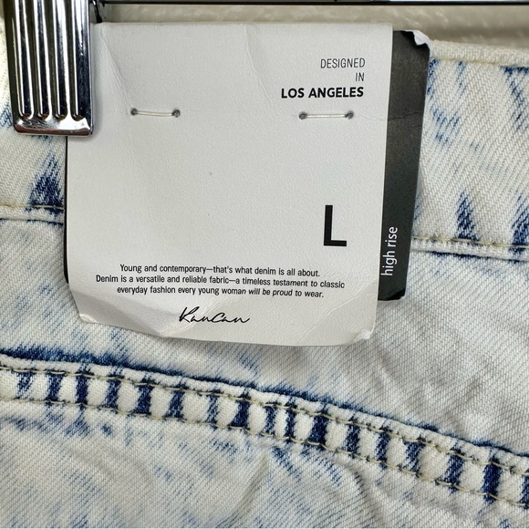 NWT KanCan Kaya High Rise Light Acid Wash Distressed Denim Shorts - Picture 10 of 14